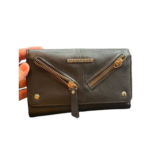 Handcrafted Metallic Woven Clutch Bag With Chain Strap & Twist Lock Closure - Picture 11 of 11